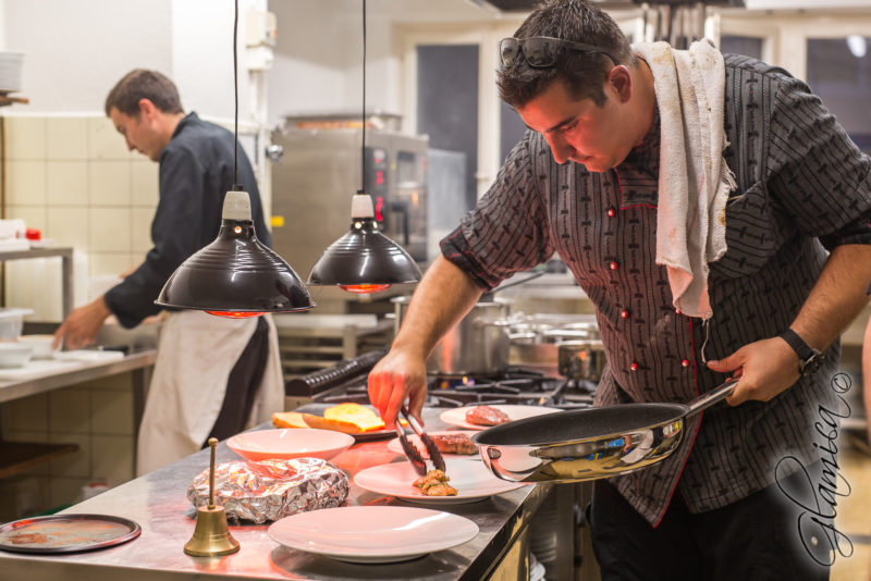 Photo en cuisine pour le site internet d'un restaurant