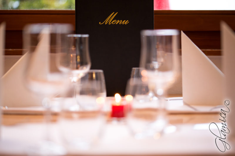 Photos artistique et corporate d'une table pour le site internet d'un restaurant