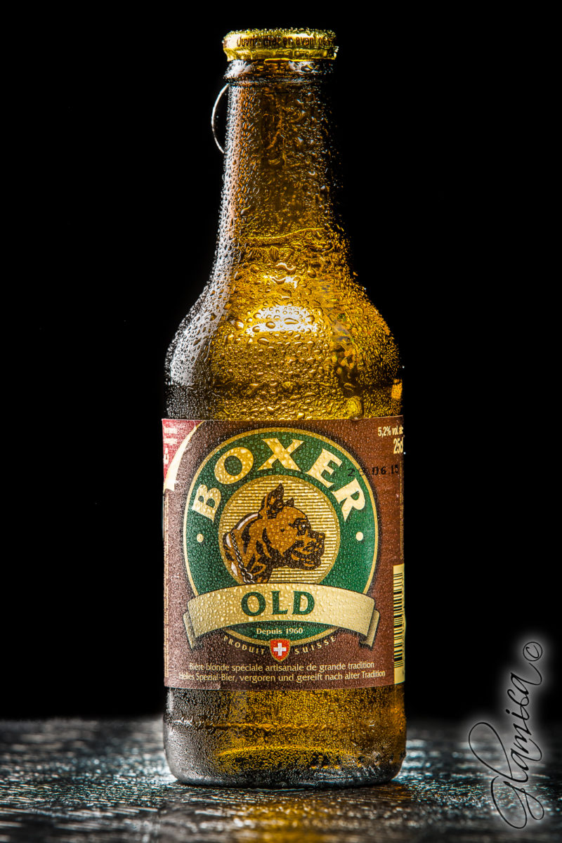 Photo détaillée d'une bouteille de bière boxer